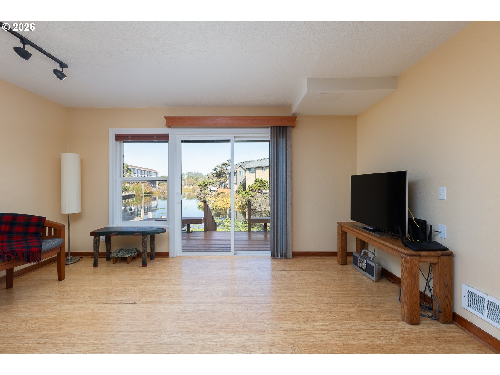 180 SE HIGHWAY 101 17
