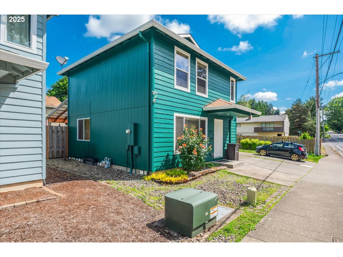 3977 SE SALQUIST RD