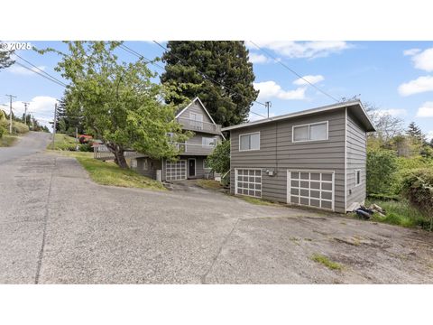 976 E ST Coos Bay OR 97420