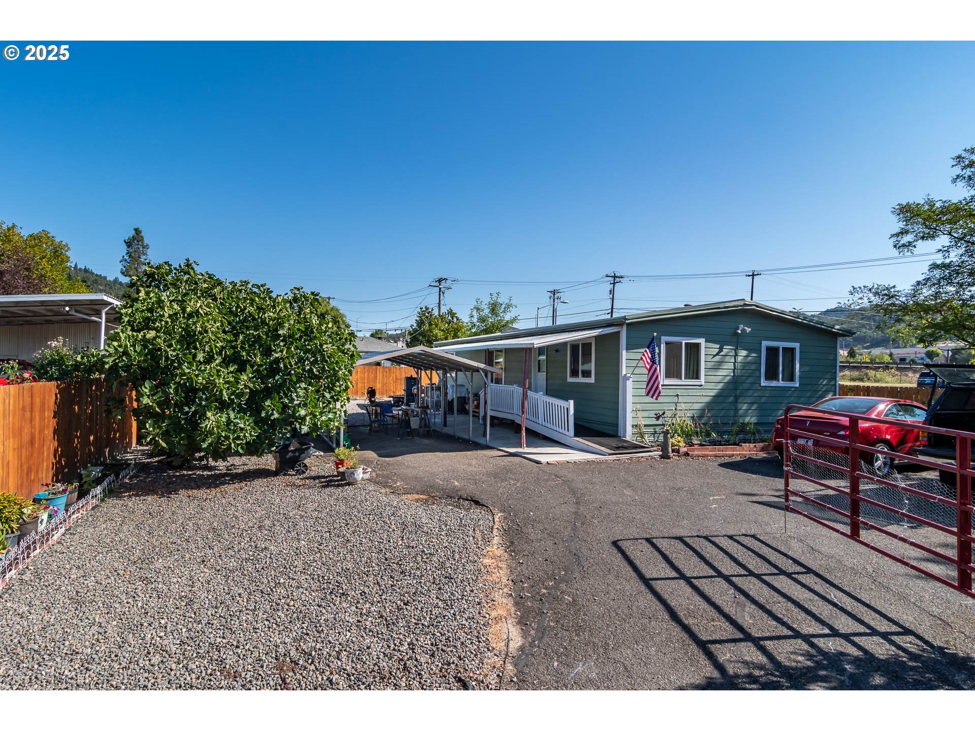 515 NW PLATEAU DR