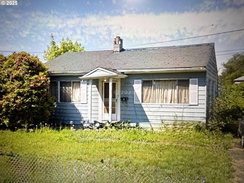 Photo of 4915 NE 79th Ave, Portland, OR 97218 (MLS # 669863685)