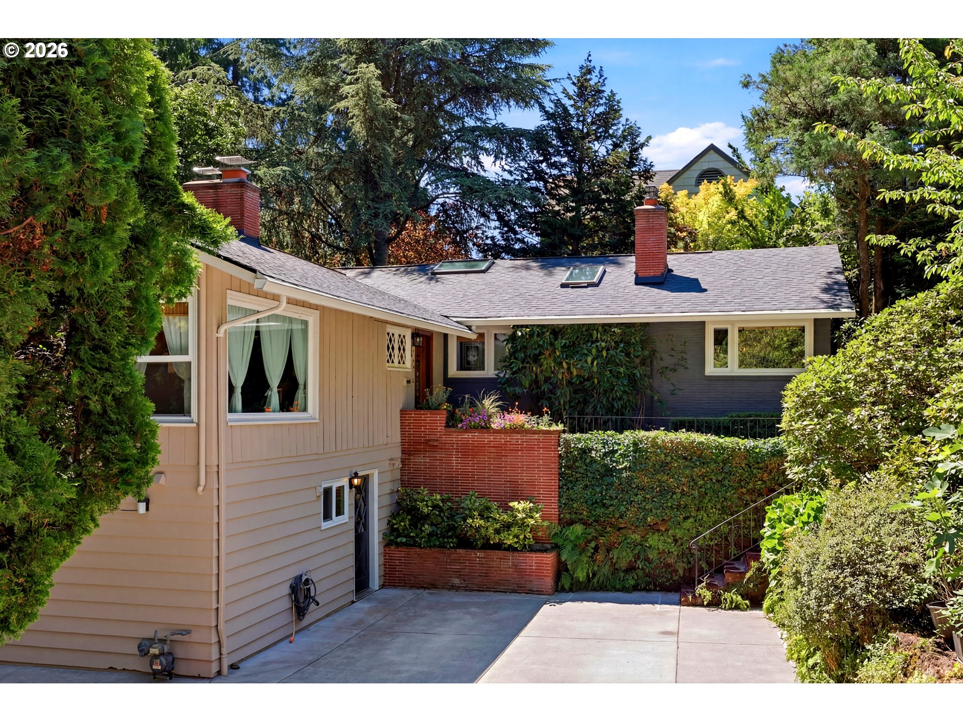 2210 SW BROADWAY DR