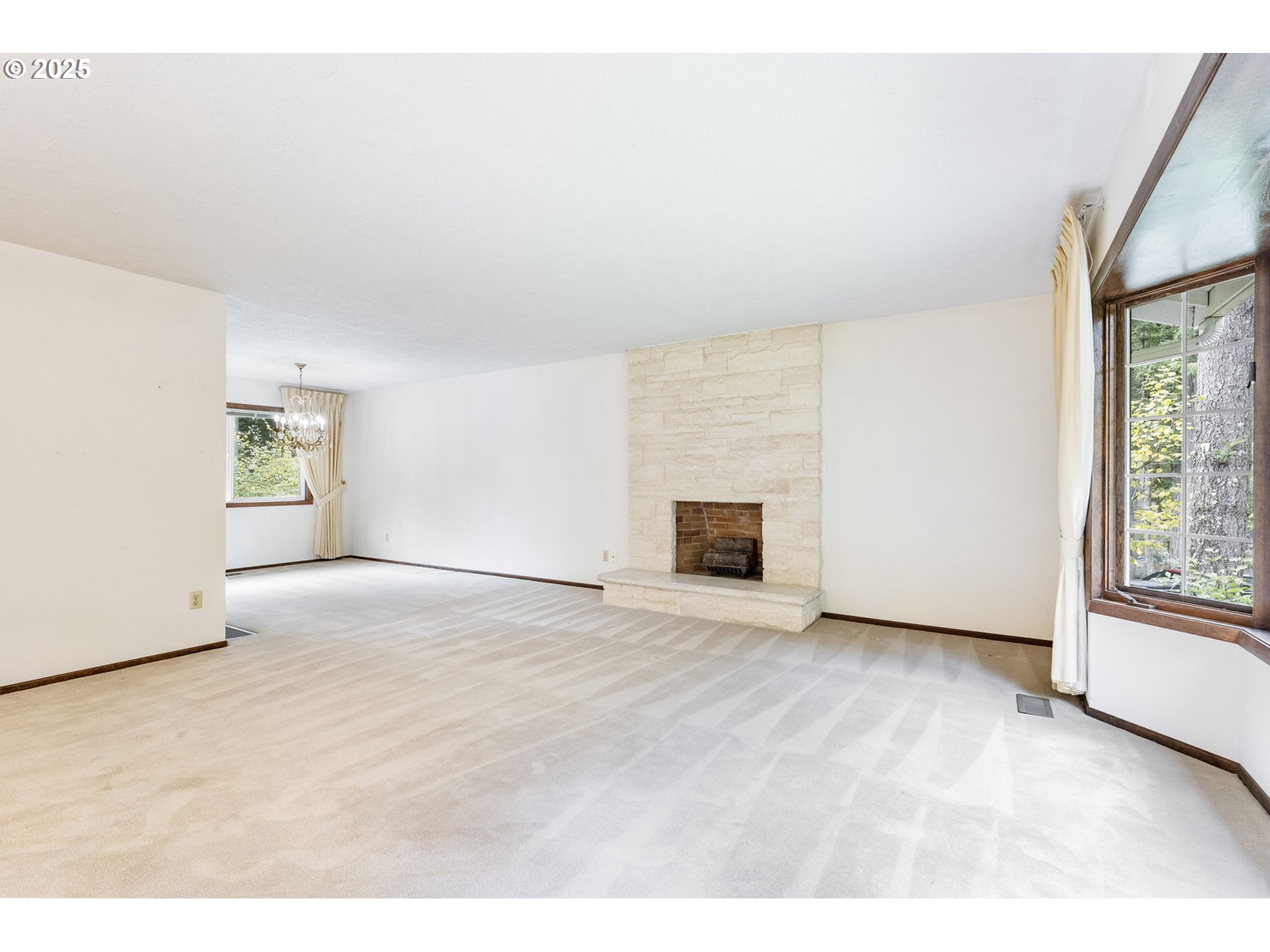 16112 S SANDALWOOD RD