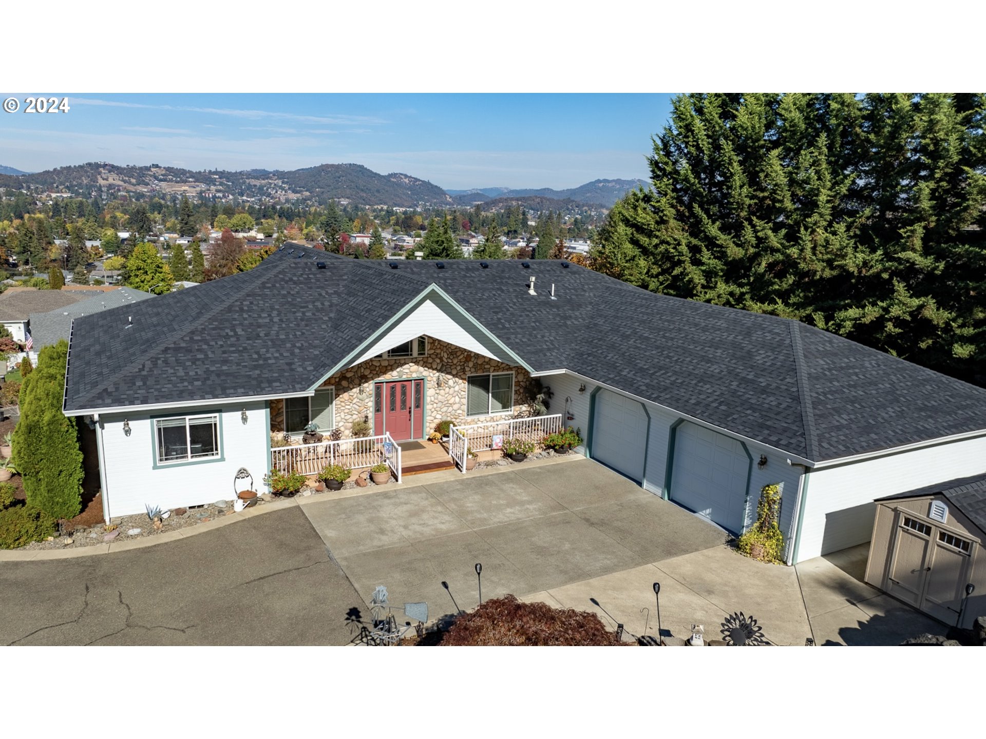 1114 W WINTER RIDGE DR