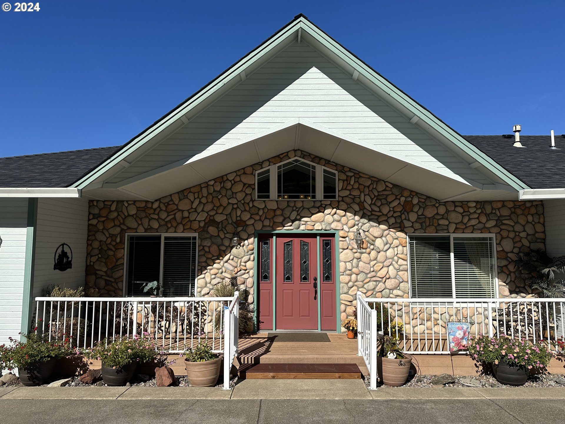1114 W WINTER RIDGE DR