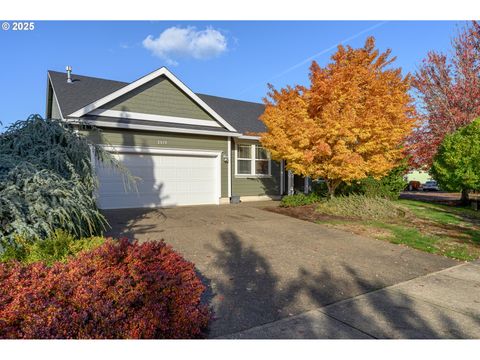 Photo of 2379 SW Leo St, McMinnville, OR 97128 (MLS # 397587129)