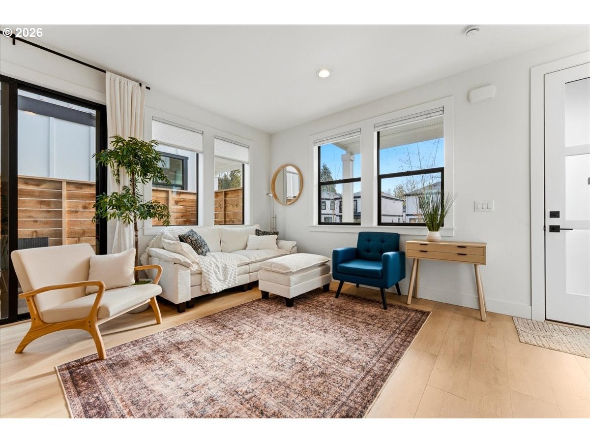 315 E AVE