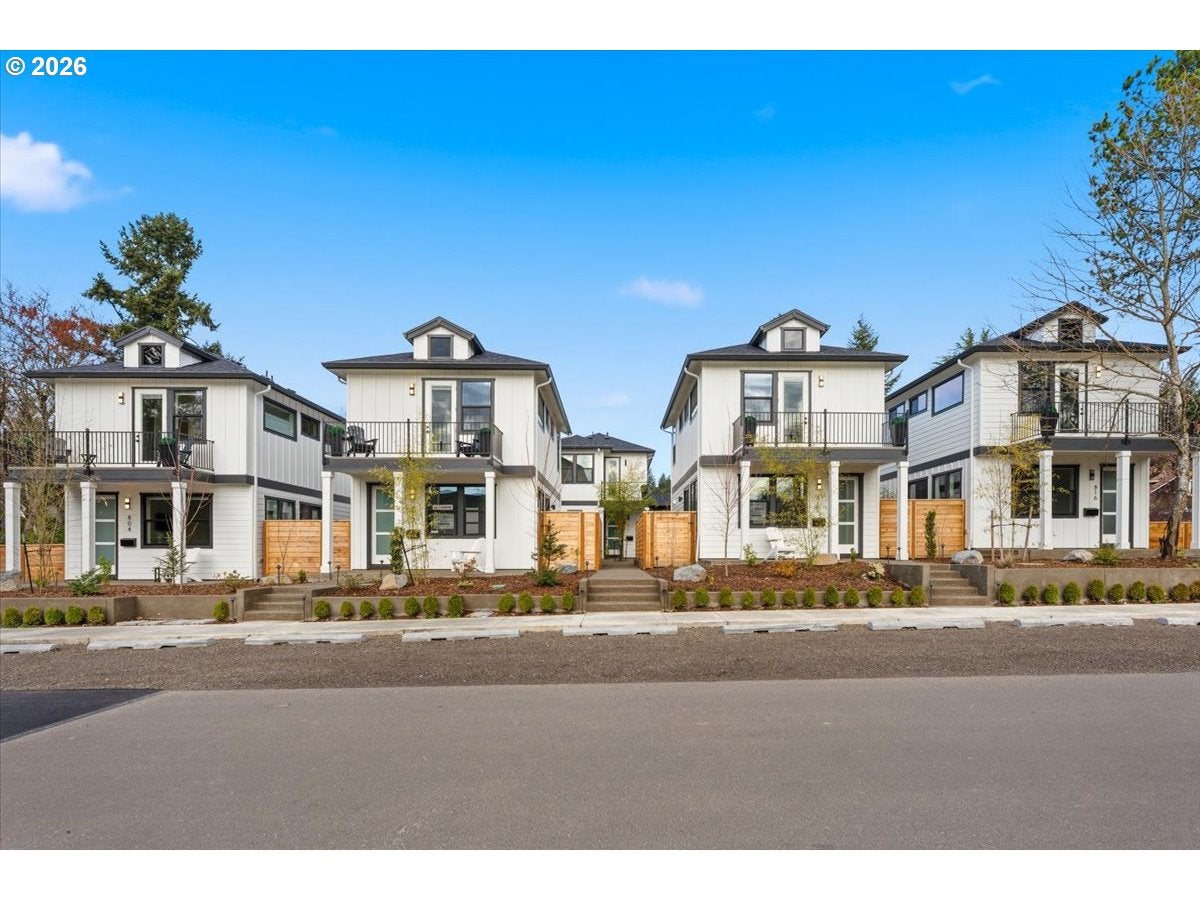 315 E AVE