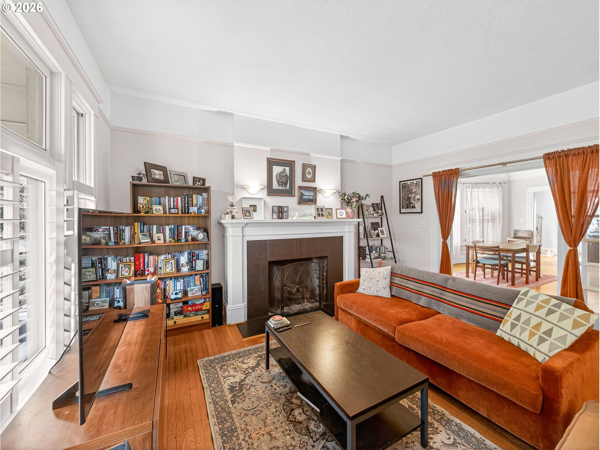 237 239 NE GRAHAM ST