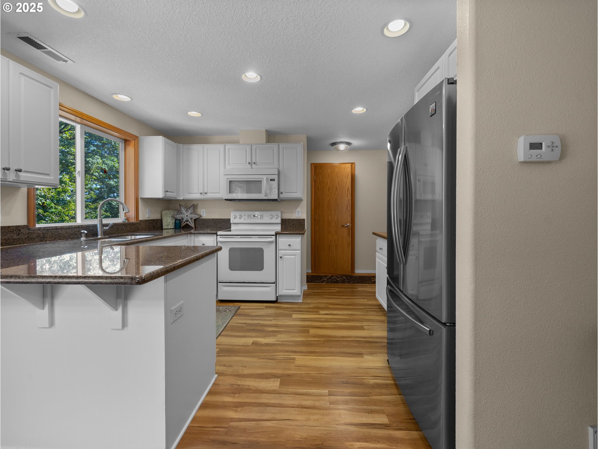 Clackamas, Oregon 97015, United States, 4 Bedrooms Bedrooms, ,4 BathroomsBathrooms,Residential,Active,192255