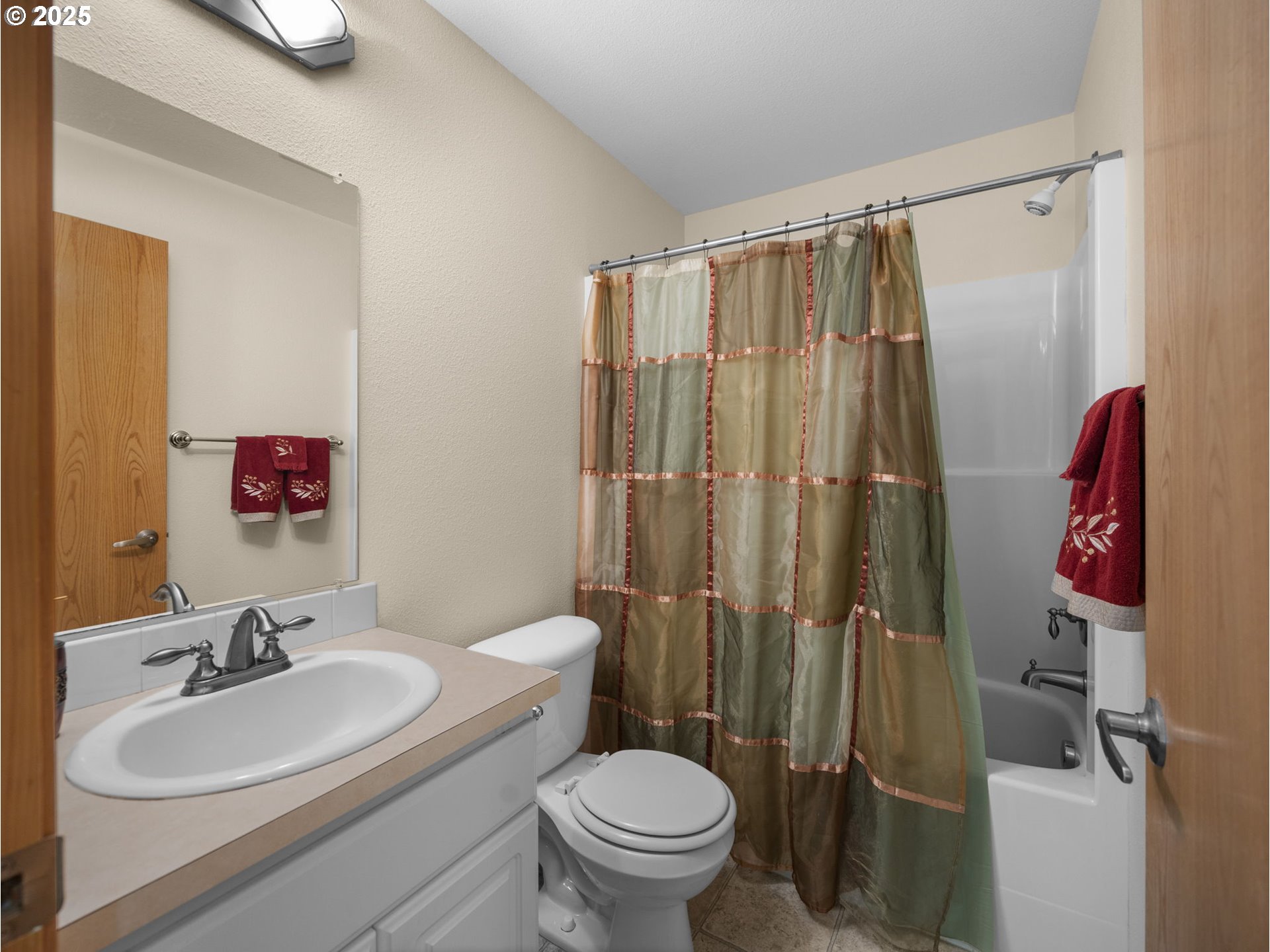 Clackamas, Oregon 97015, United States, 4 Bedrooms Bedrooms, ,4 BathroomsBathrooms,Residential,Active,192255