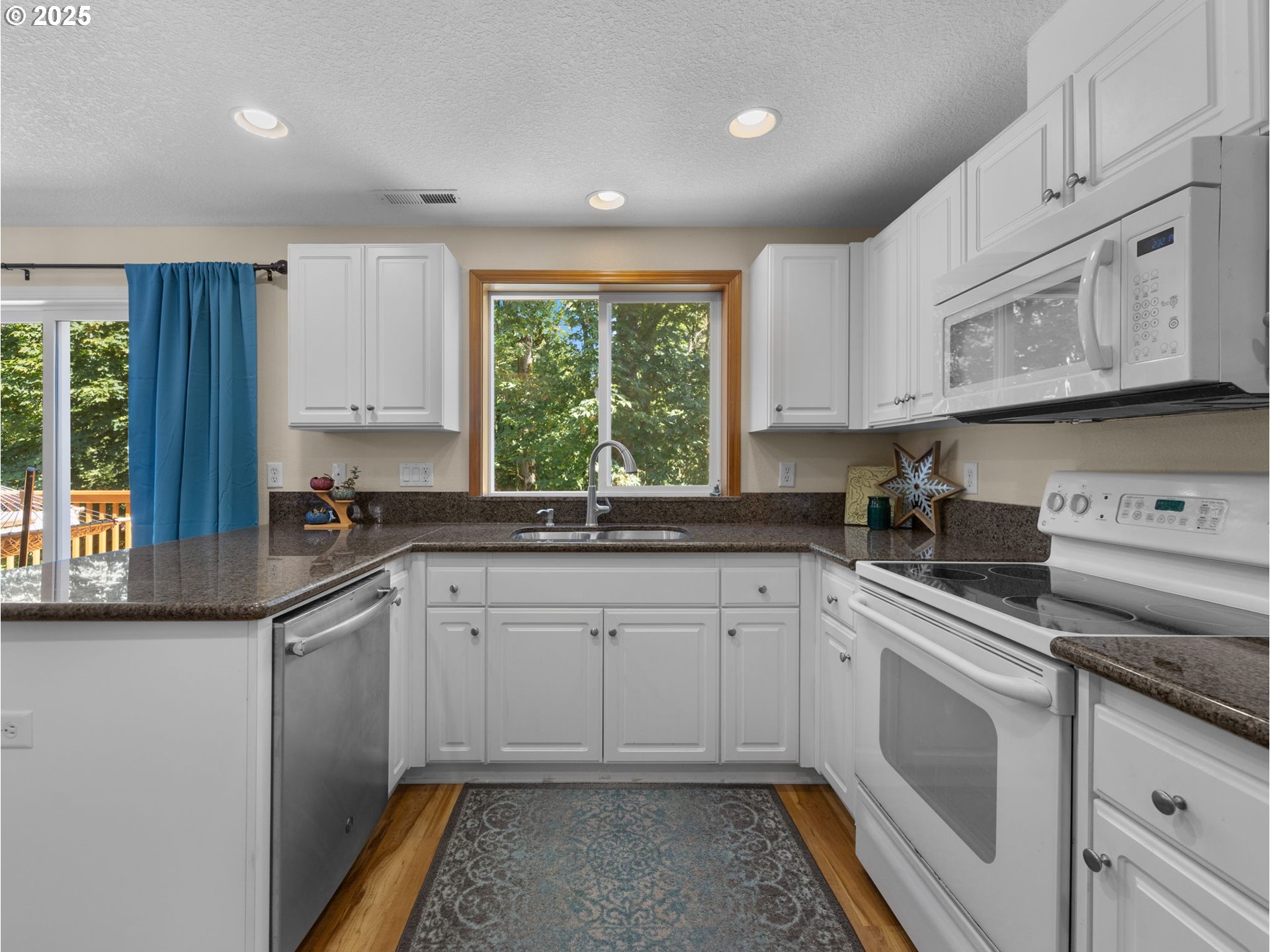 Clackamas, Oregon 97015, United States, 4 Bedrooms Bedrooms, ,4 BathroomsBathrooms,Residential,Active,192255