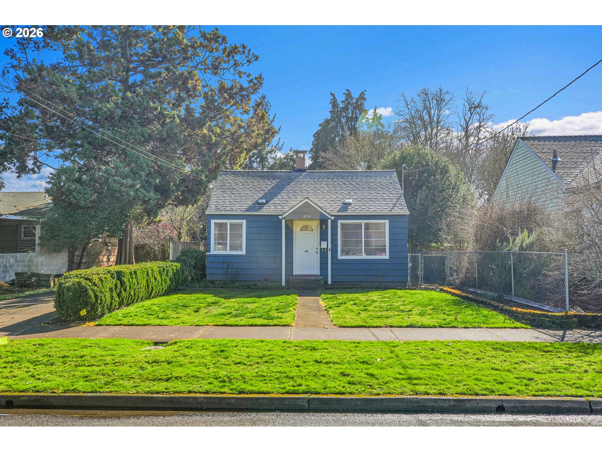 234 NE GRANT ST