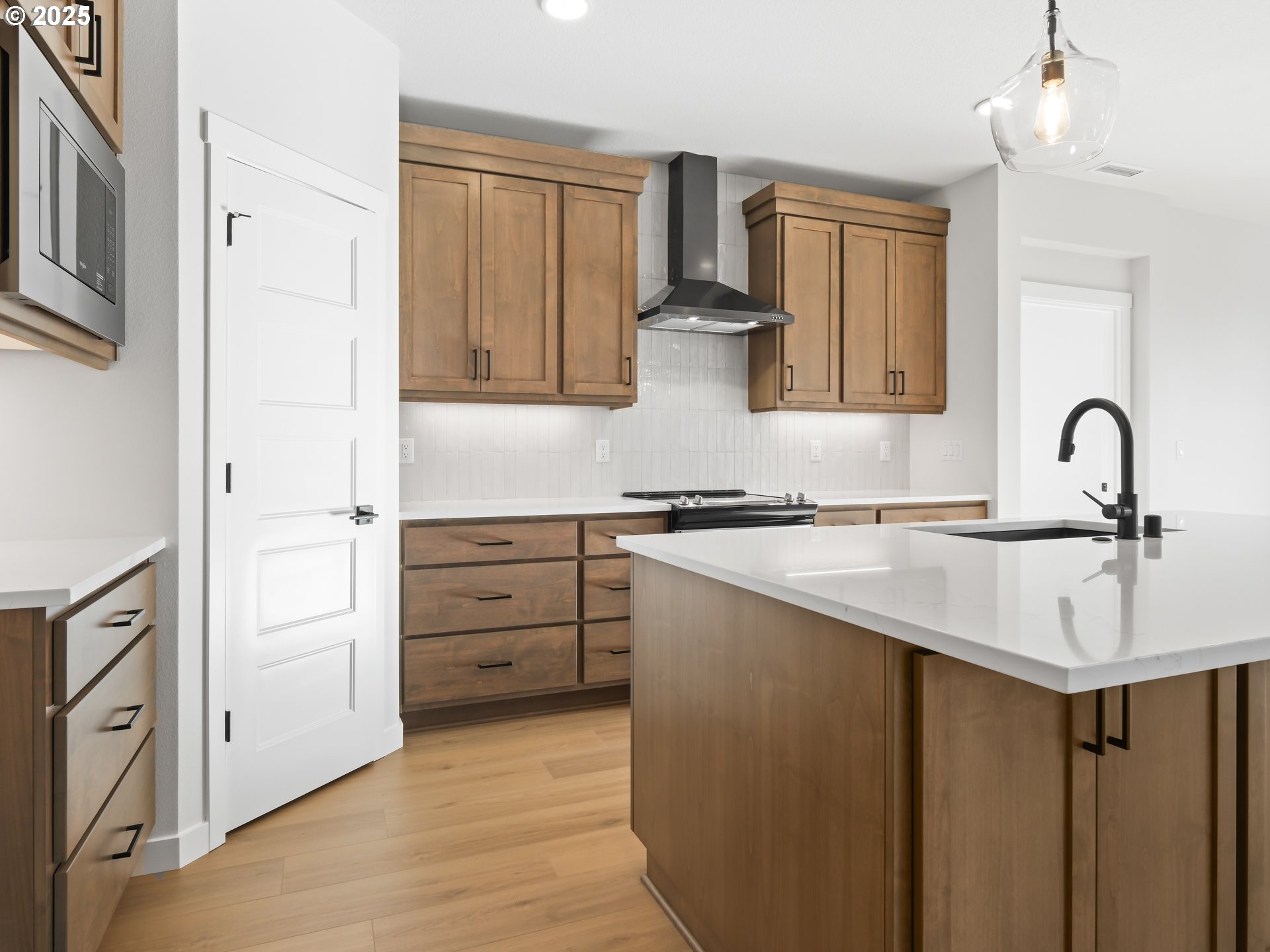 120 W 19TH ST