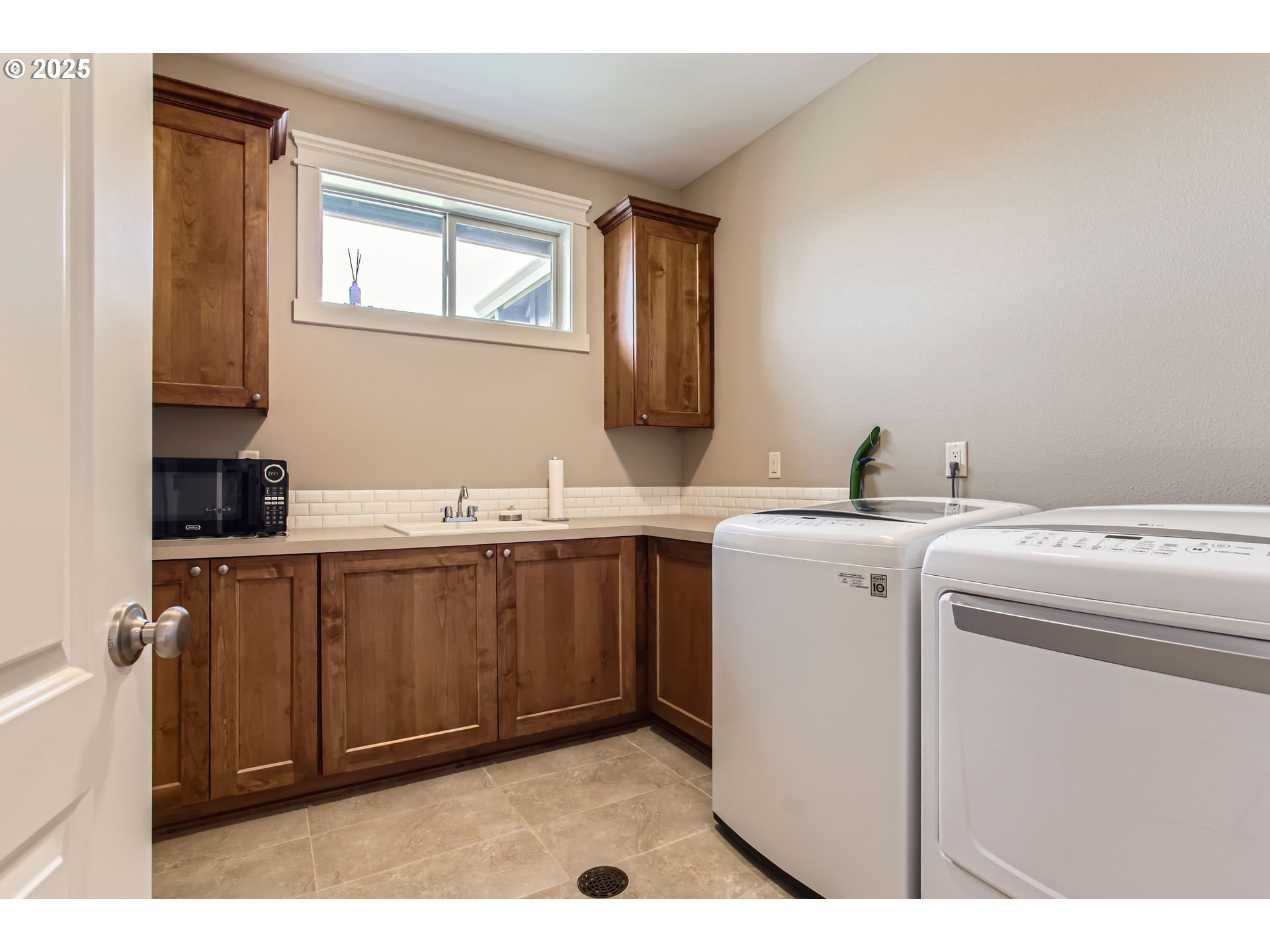 Vancouver, Washington 98685, United States, 4 Bedrooms Bedrooms, ,3 BathroomsBathrooms,Residential,Active,131259