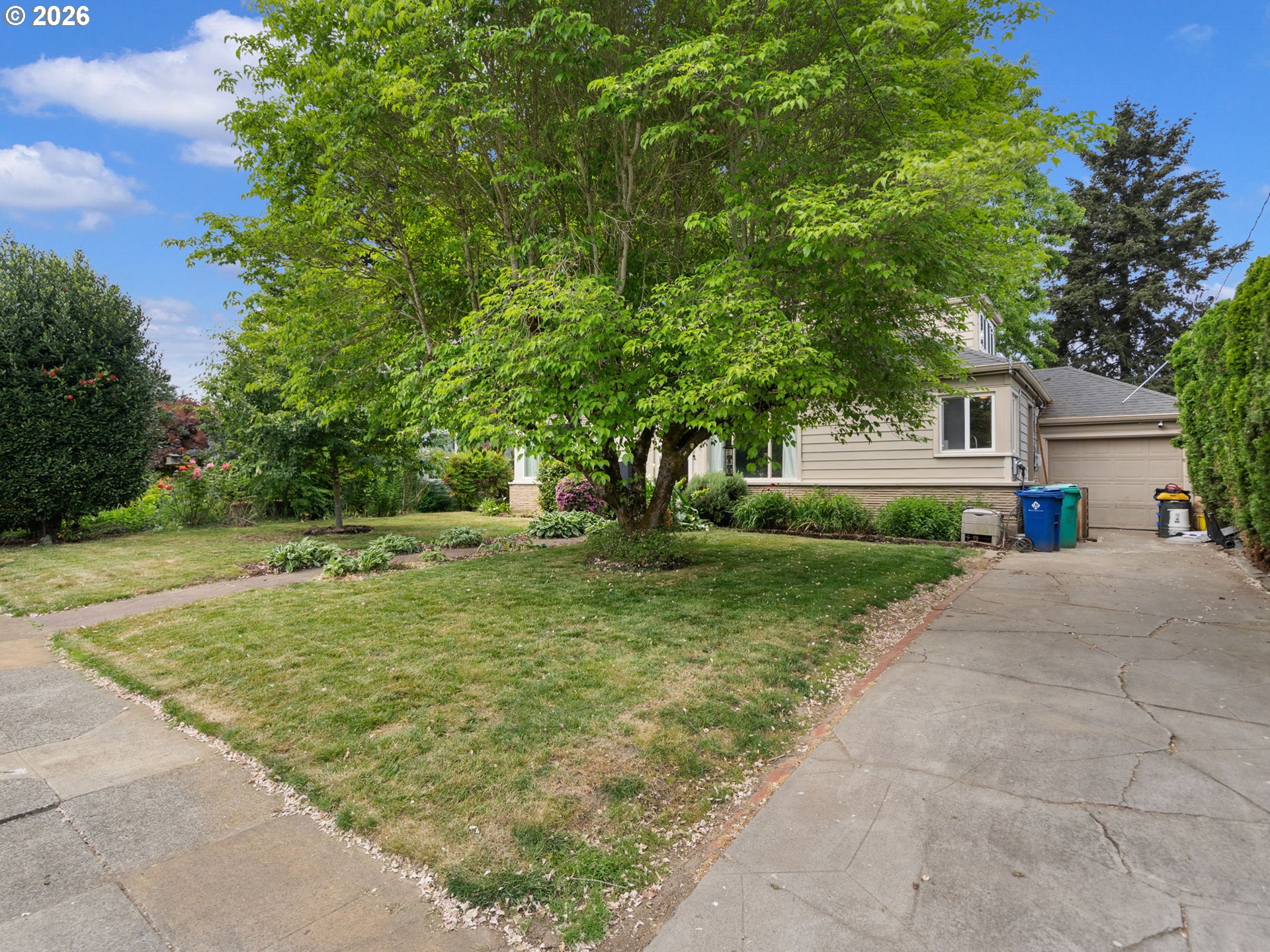 3103 NE DEKUM ST