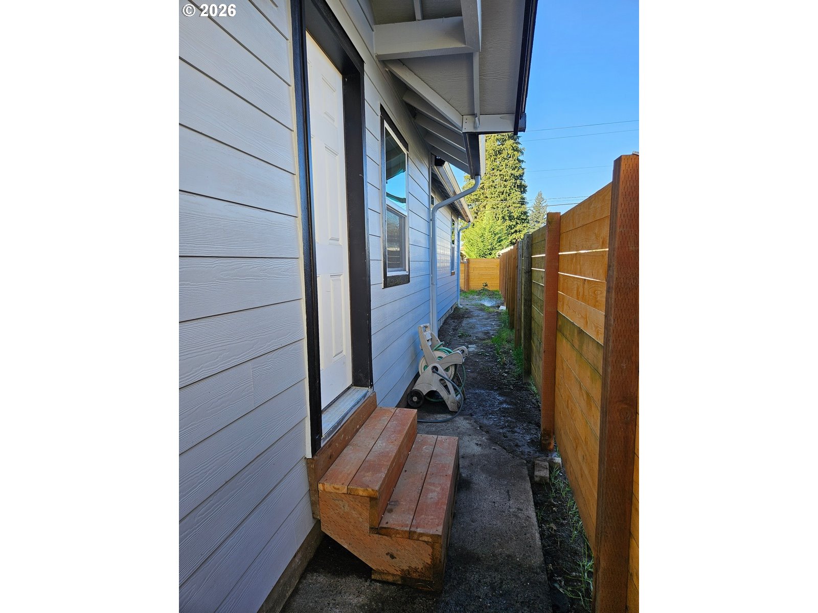 325/327 17TH AVE