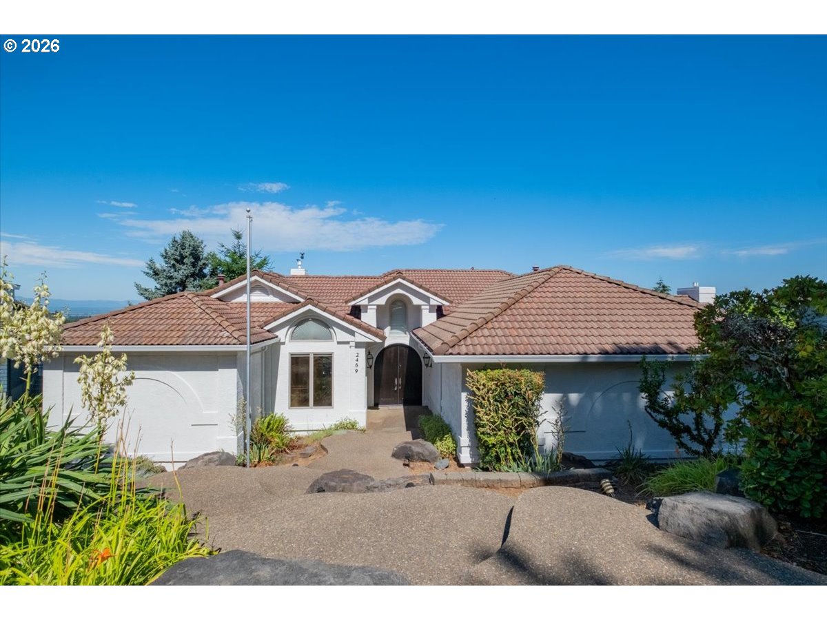 2469 CRESTMONT CIR