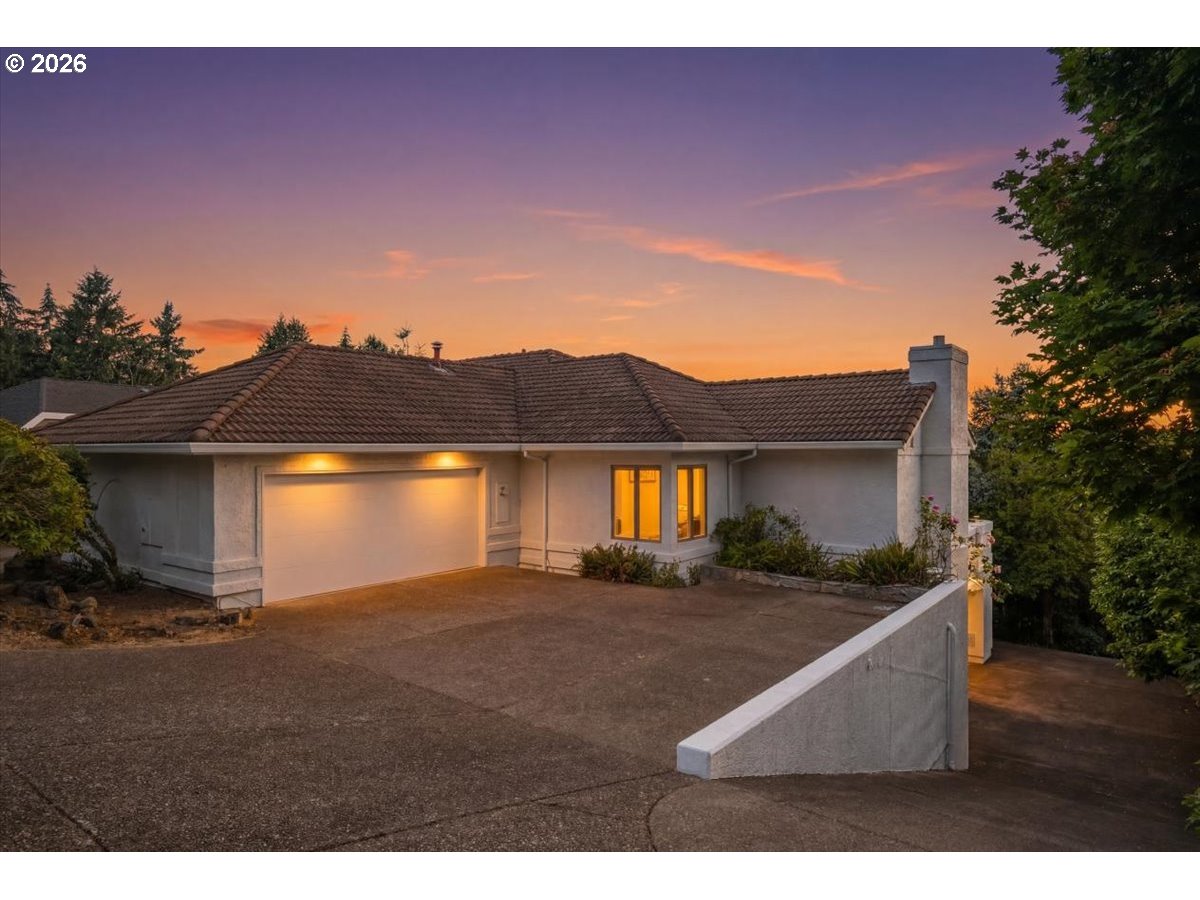 2469 CRESTMONT CIR