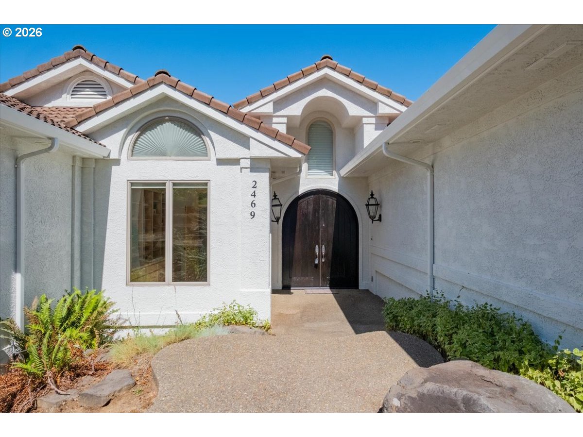 2469 CRESTMONT CIR