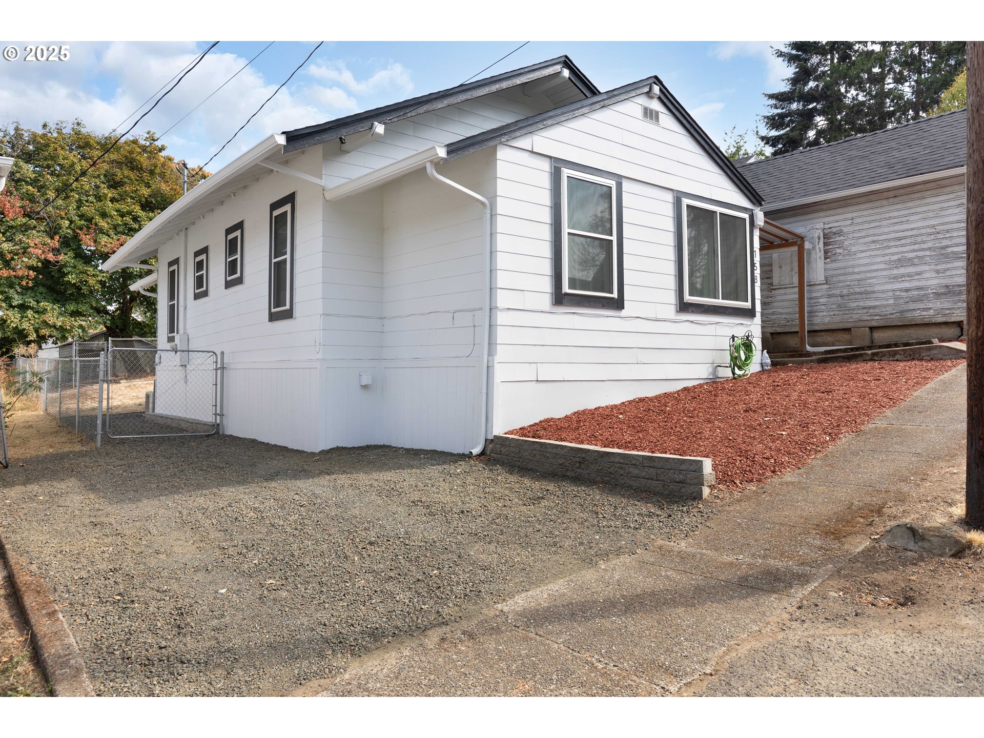 158 SE HOUCK AVE