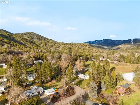 A home in Rogue River