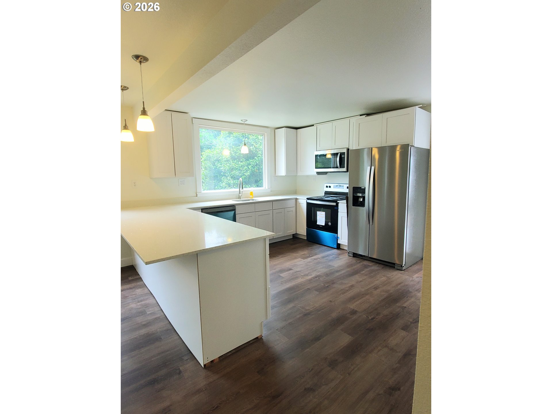 745 SW MAPLECREST DR