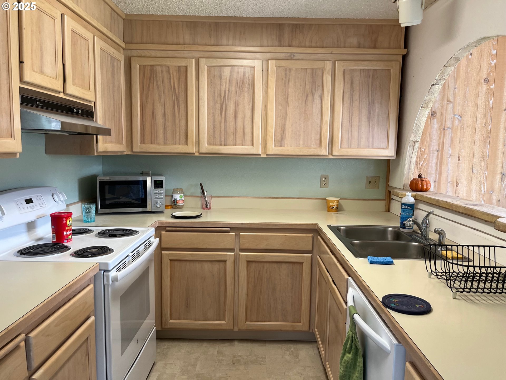 1080 BAY ST 18