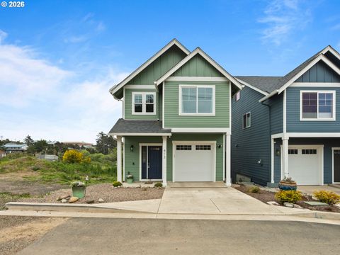 Photo of 413 NW 5th St, Newport, OR 97365 (MLS # 585160490)