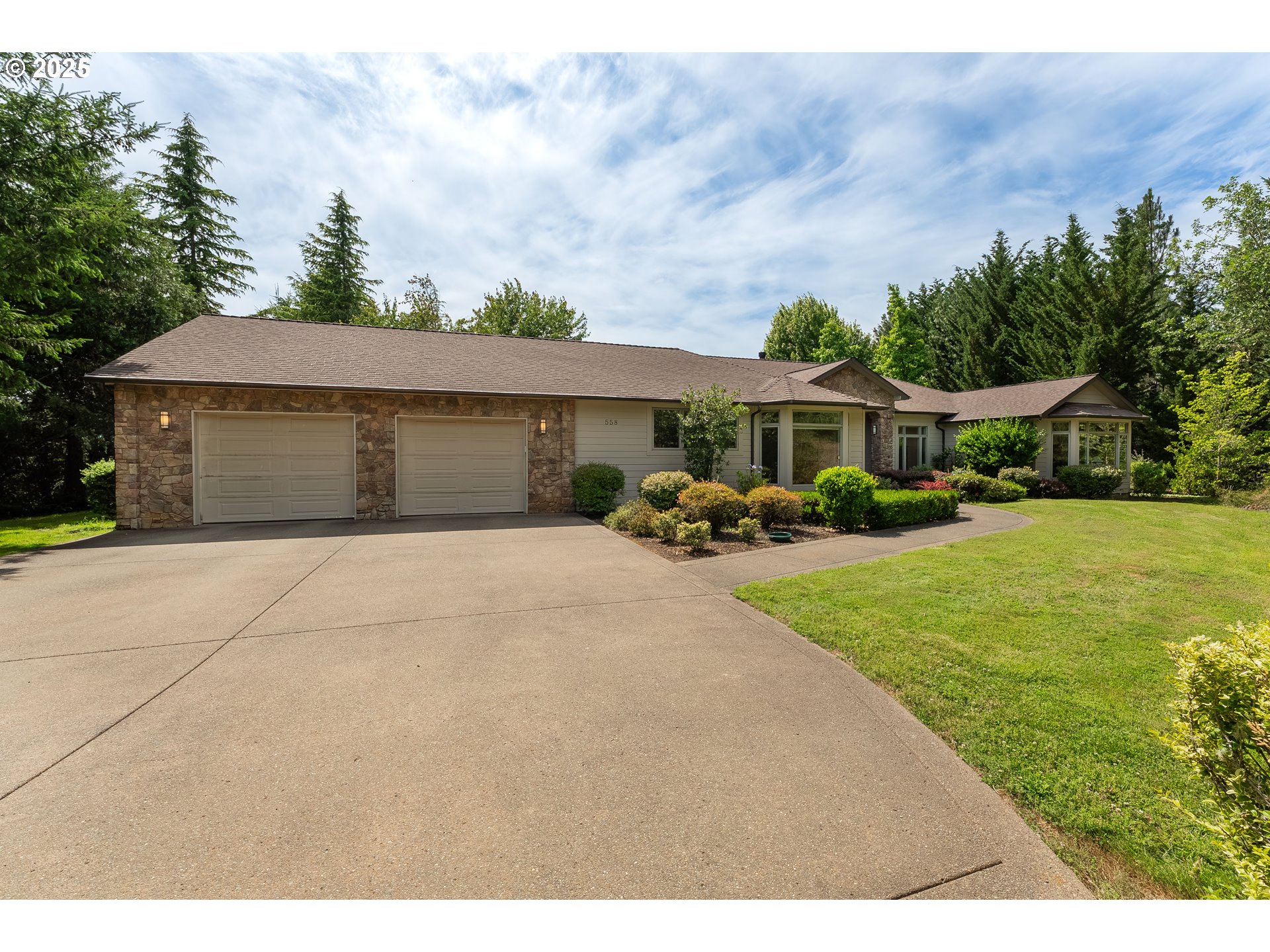 558 WULFF LN