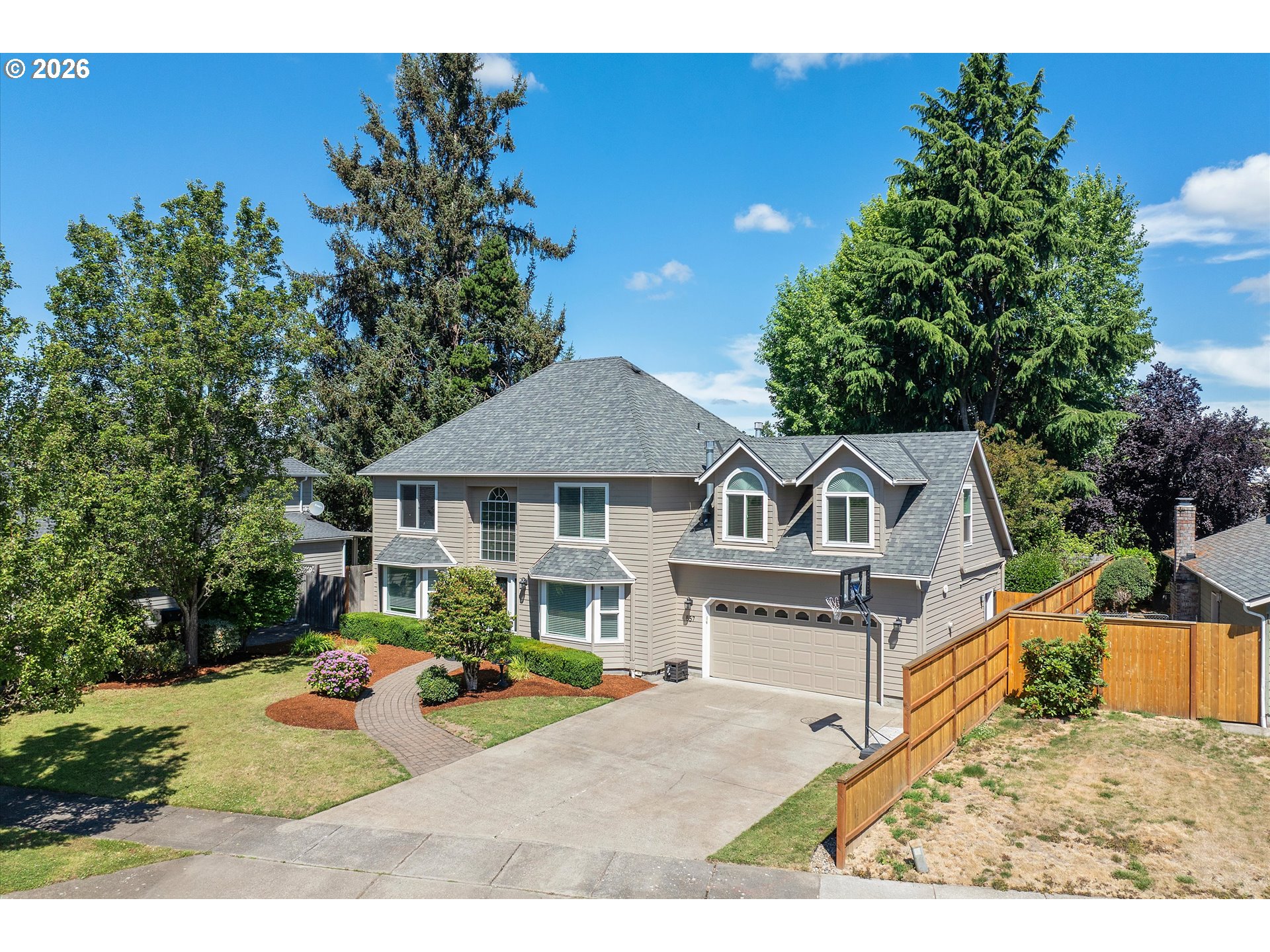 857 LAGUNA DR