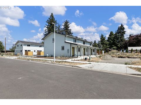 789 ST CHARLES ST Eugene OR 97402