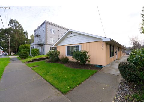 945 CENTRAL AVE Coos Bay OR 97420