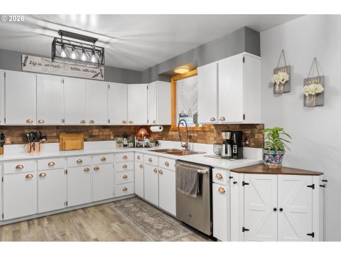 Tiny photo for 76296 Jasper Dr, Oakridge, OR 97463 (MLS # 750619556)