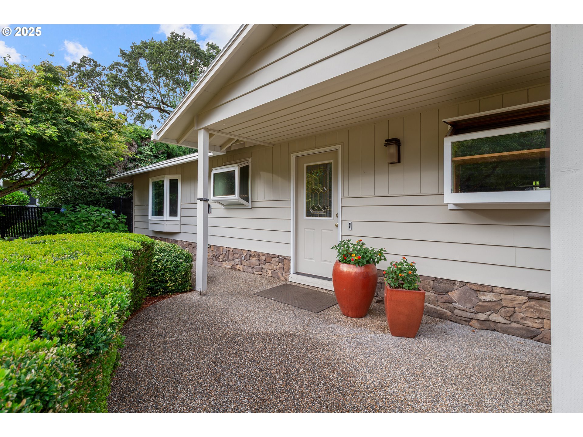 2636 MARIA CT