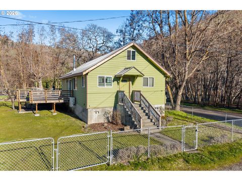 123 1ST ST Klickitat WA 98628