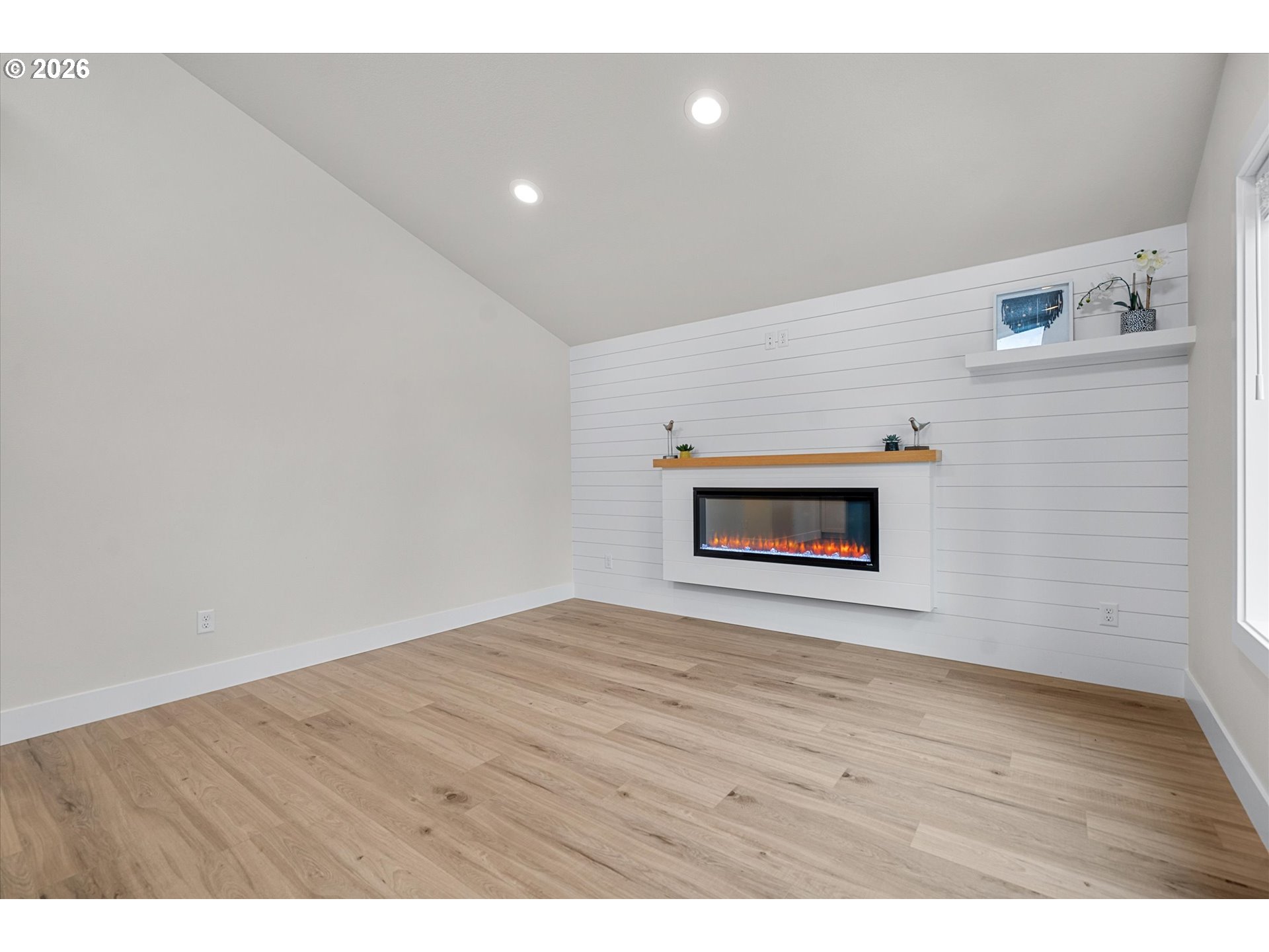 12246 Meadowlawn Dr