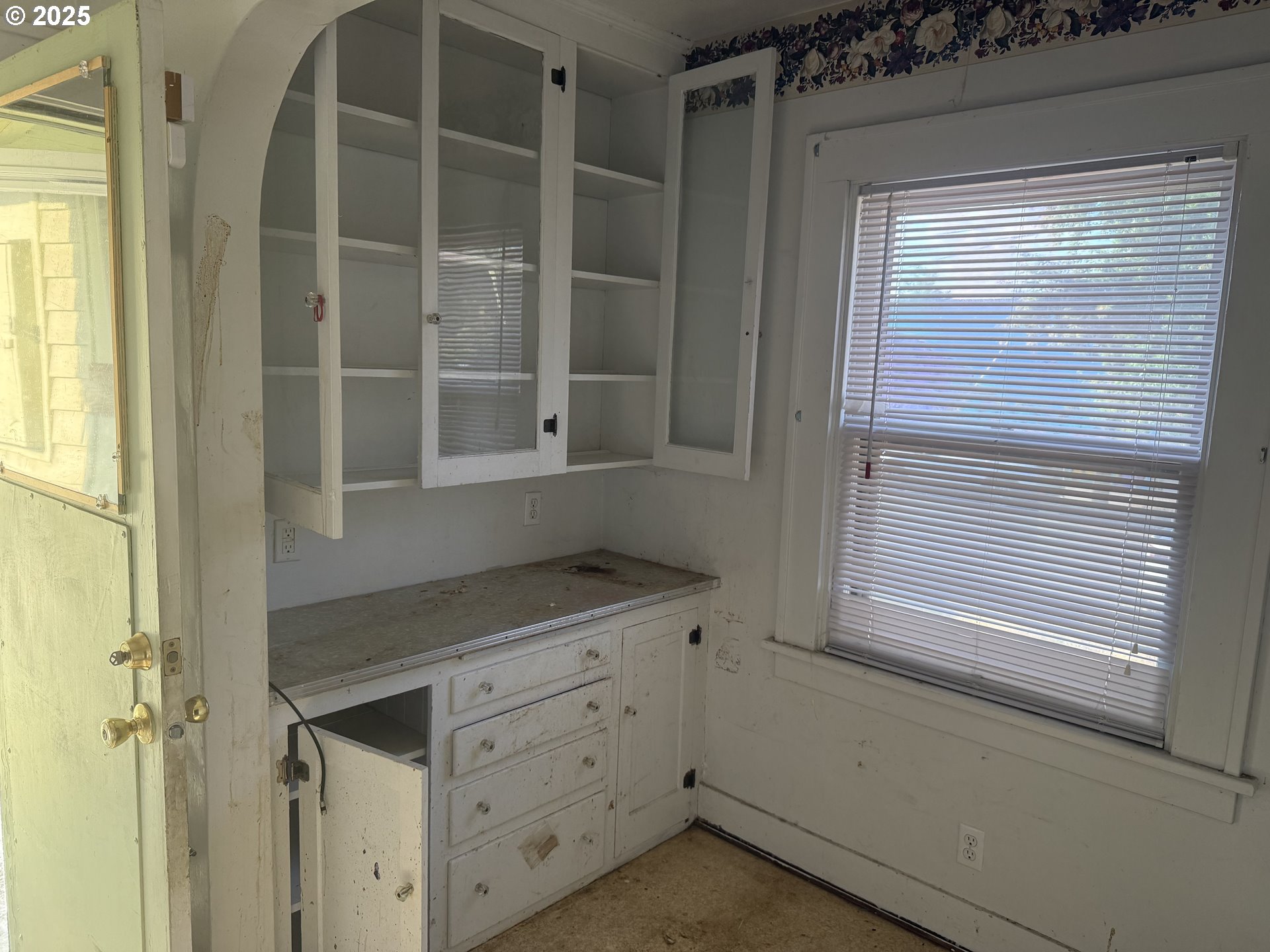 714 N KILLINGSWORTH CT