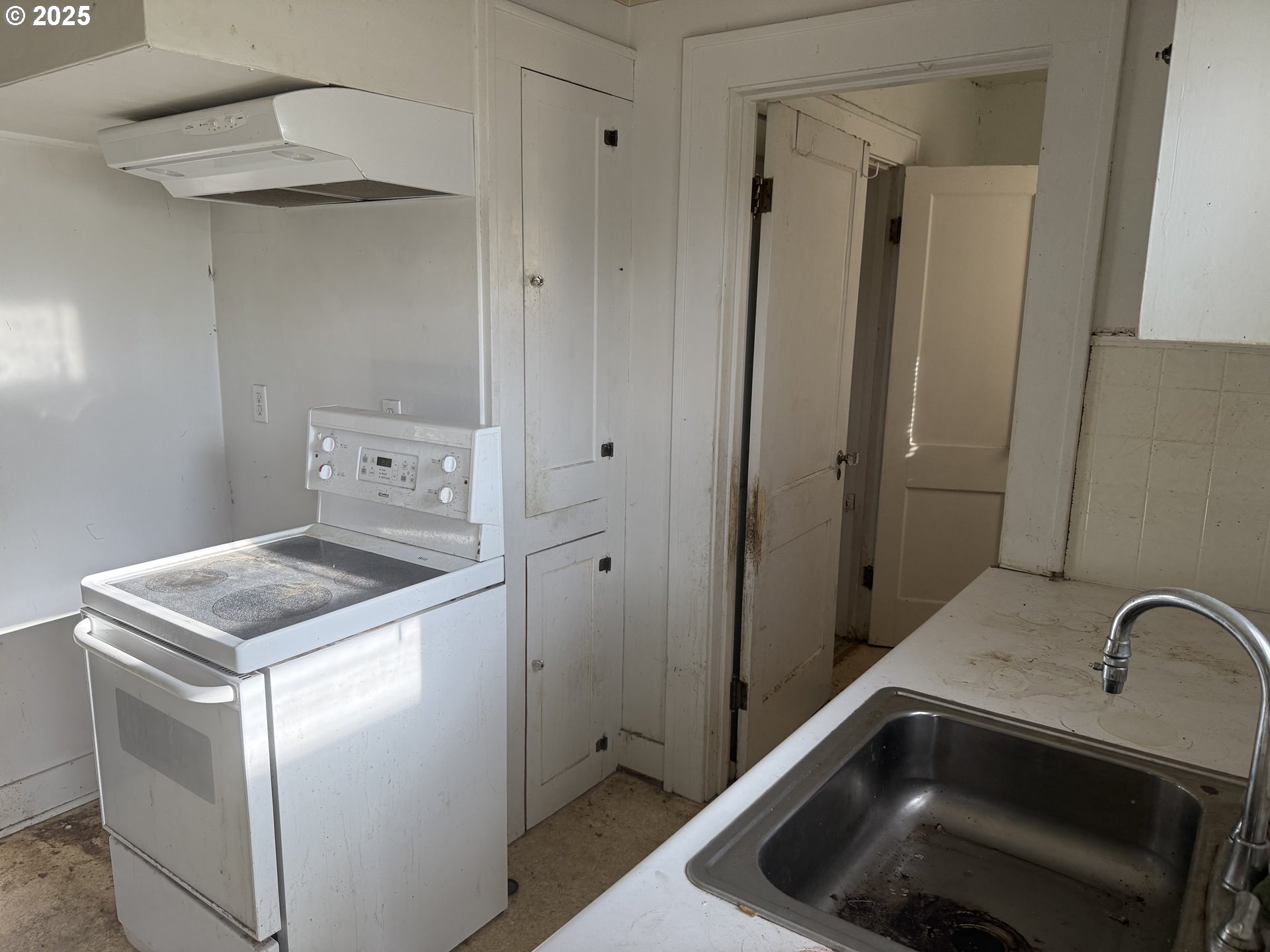 714 N KILLINGSWORTH CT