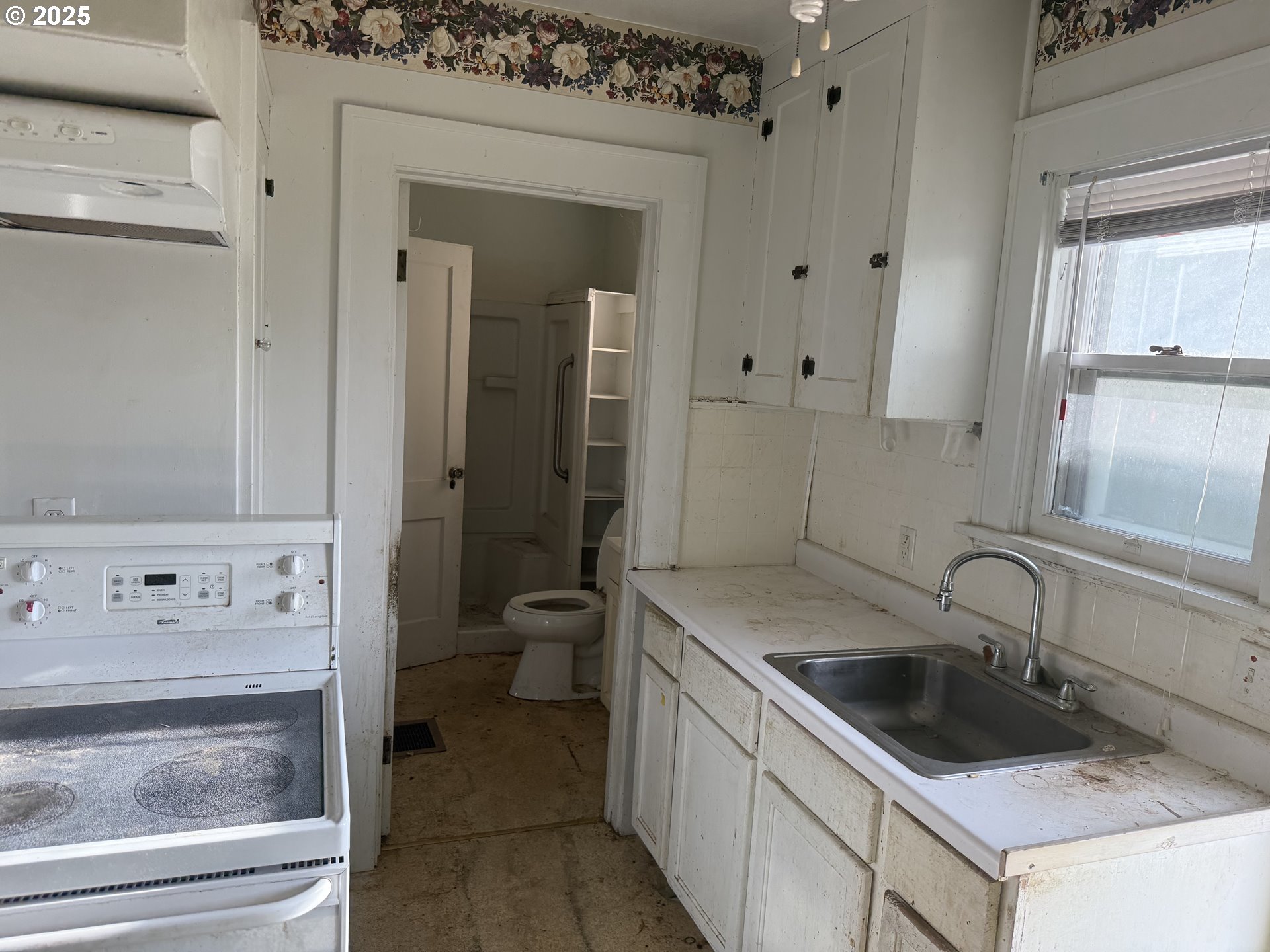 714 N KILLINGSWORTH CT