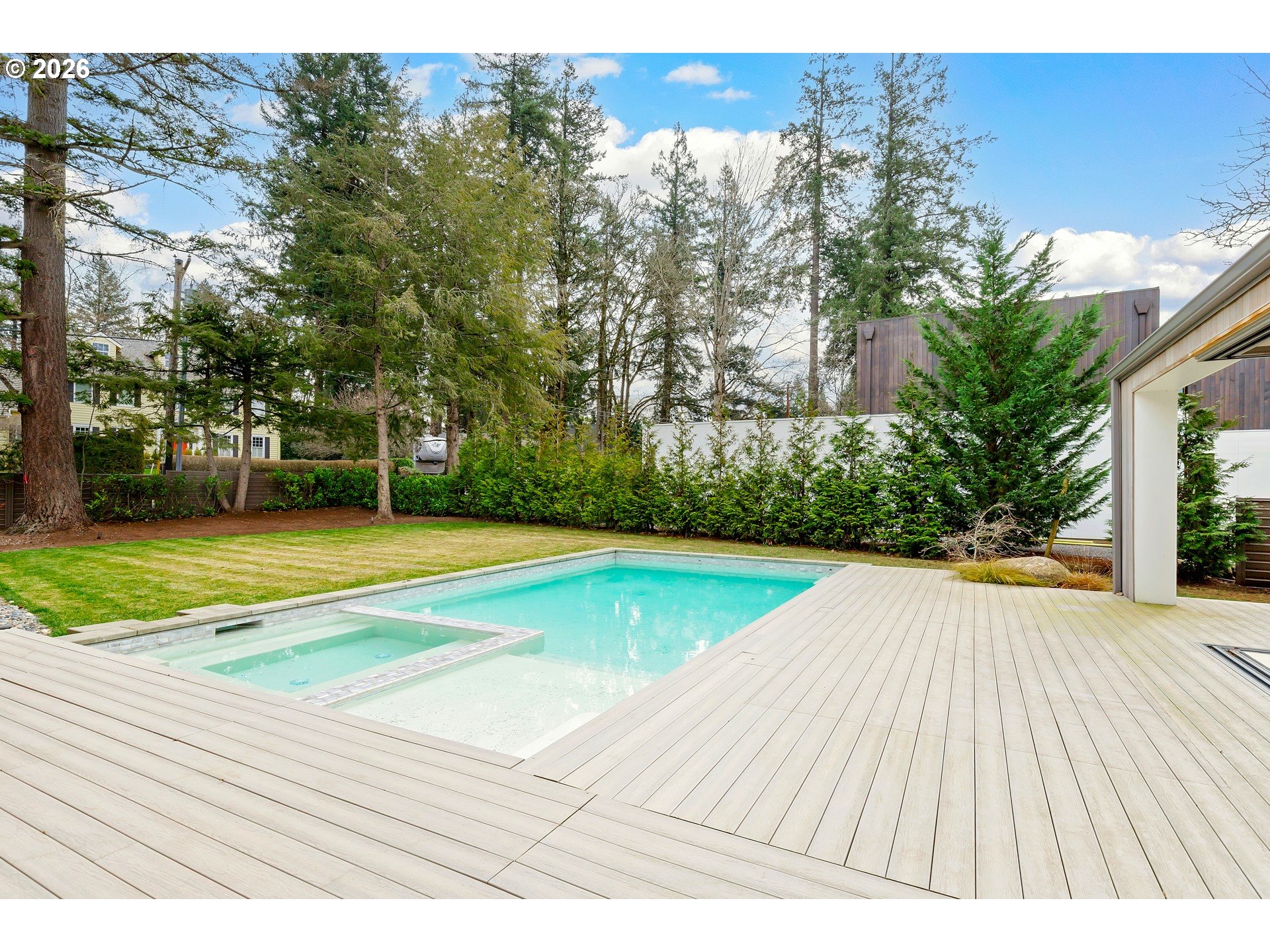 948 S PALATINE HILL RD