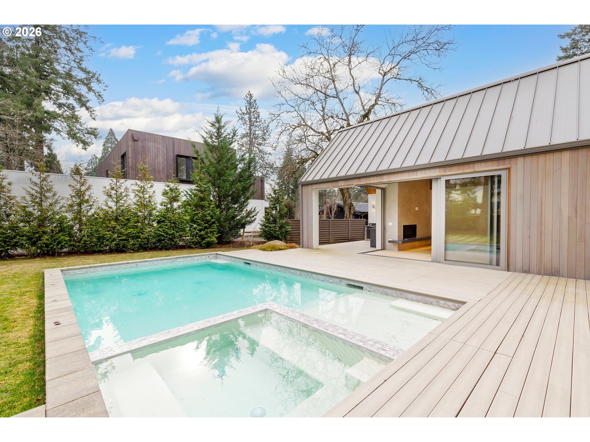 948 S PALATINE HILL RD