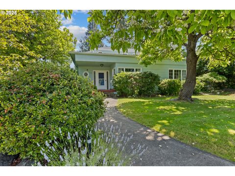 415 W MADRONE ST Roseburg OR 97470
