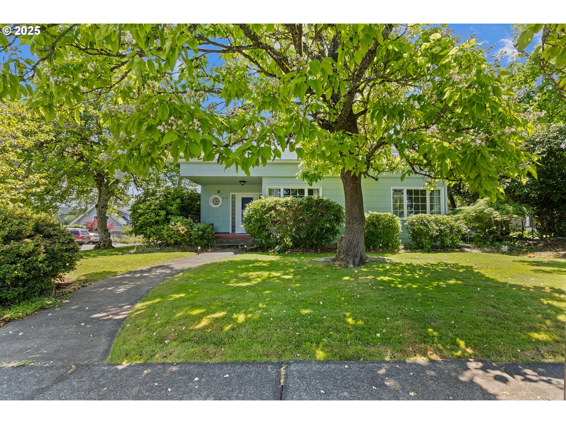 415 W MADRONE ST