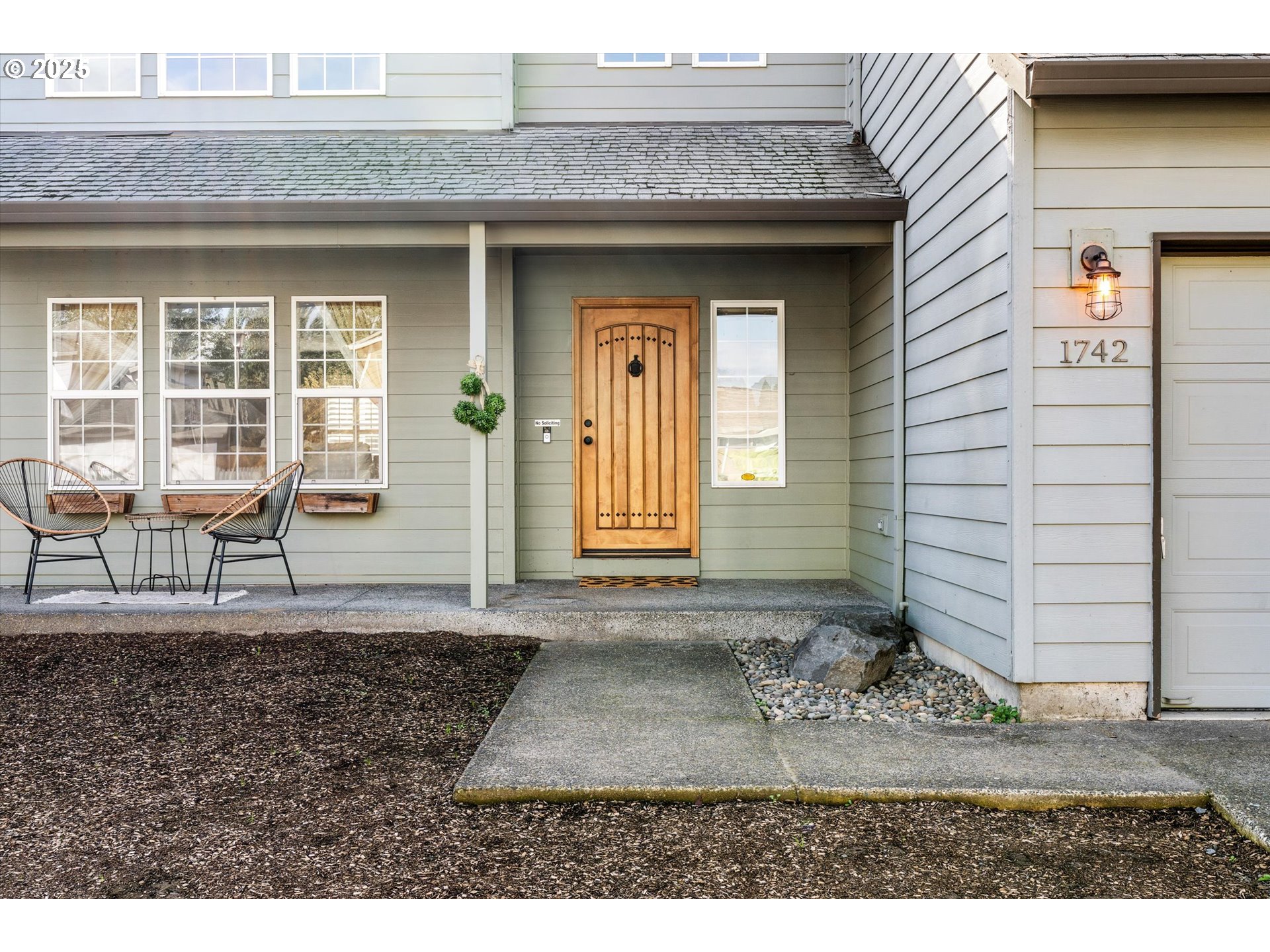 1742 NE BLUE HERON DR