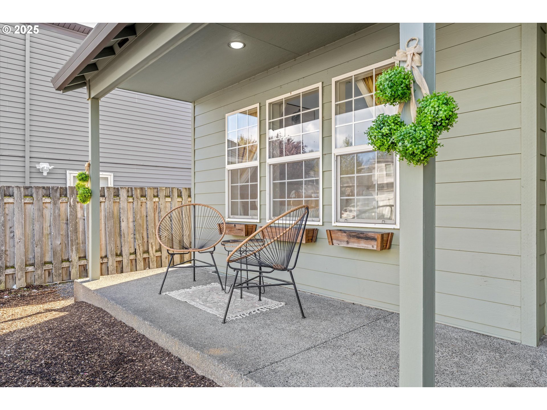 1742 NE BLUE HERON DR