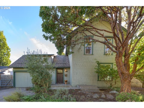 Photo of 632 NE 11th St, McMinnville, OR 97128 (MLS # 452031595)