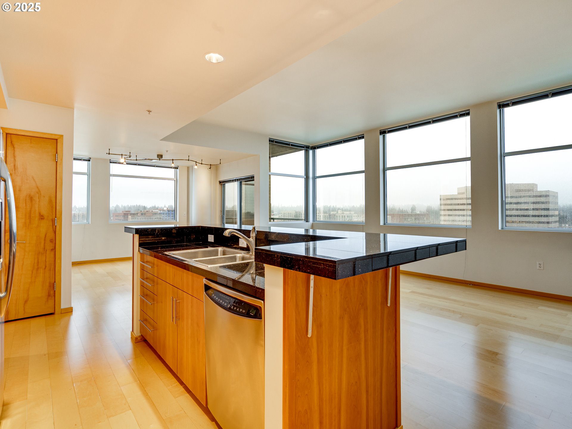 700 WASHINGTON ST 1020