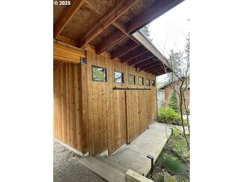 18466 SE WILLAMETTE DR Milwaukie OR 97267