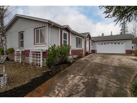 A home in Canyonville